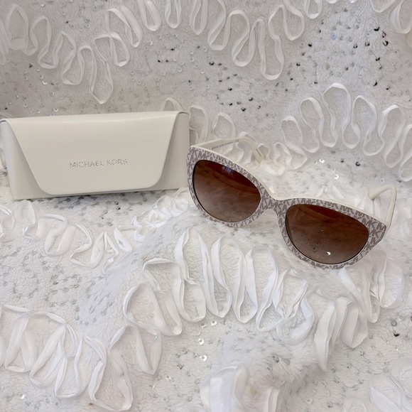 NWT Micheal Kors MK 2158 Makena Signature cat eye sunglasses - Picture 1 of 6
